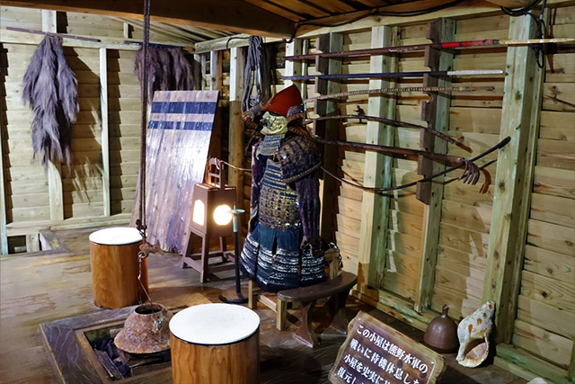 復元された熊野水軍番所小屋/三段壁洞窟(和歌山県/白浜町)