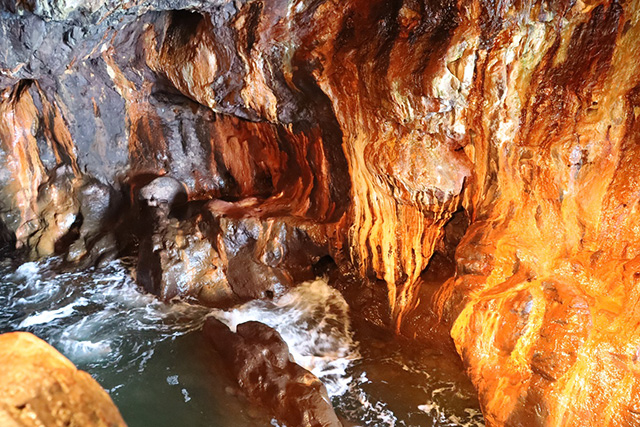 潮吹き岩/三段壁洞窟(和歌山県/白浜町)