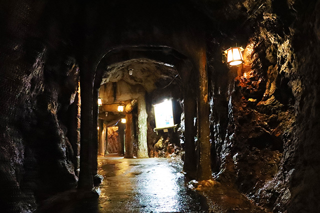 三段壁洞窟(和歌山県/白浜町)