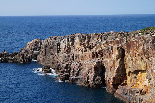 サドンロックが現れる前の三段壁(和歌山県/白浜町)