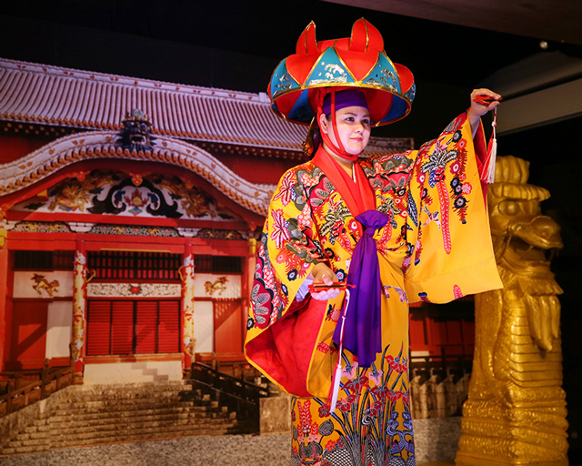 「かぎやで風」というお祝いの踊り/ルネッサン スリゾート オキナワ(沖縄県/恩納村)