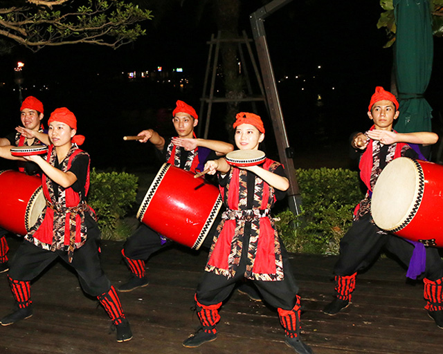 躍動感あふれる踊りと太鼓の音が印象的な「エイサー」/ルネッサン スリゾート オキナワ(沖縄県/恩納村)