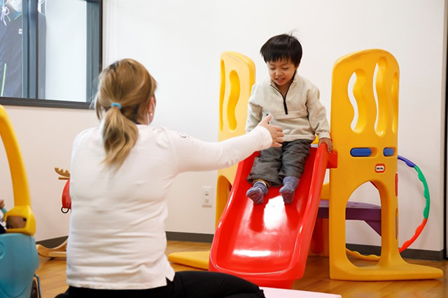 「プティクラブ」で遊ぶ様子/クラブメッド・北海道 トマム（北海道/占冠村）