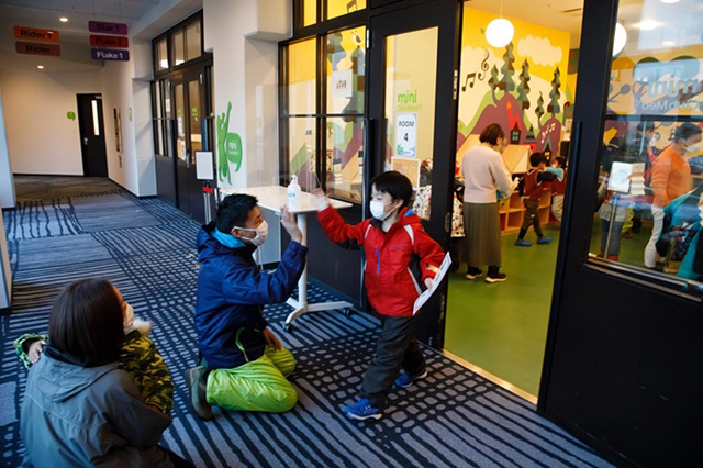 スキーレッスン後、家族と合流/クラブメッド・北海道 トマム（北海道/占冠村）