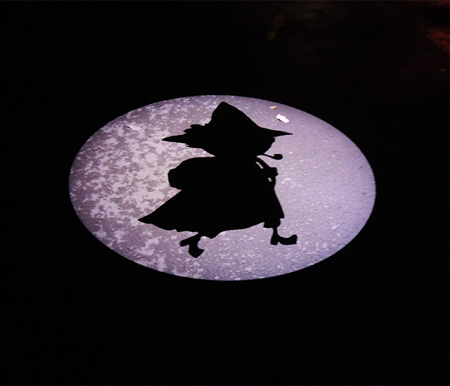 冬のイベント「Winter Festival」　地面にはスナフキンの影が/ムーミンバレーパーク（埼玉県/飯能市）