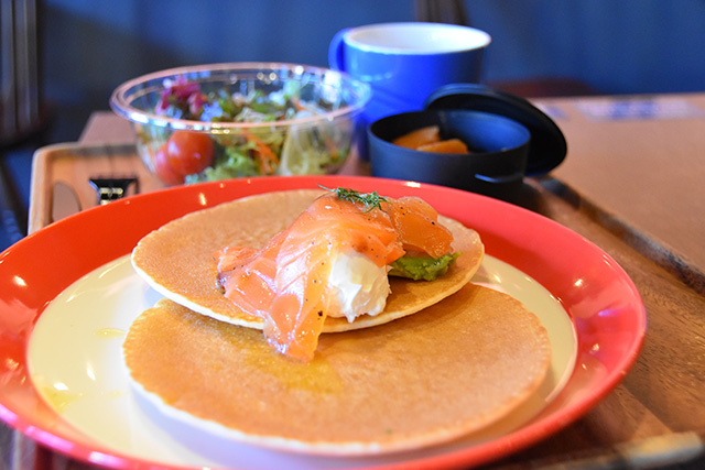 「ムーミン谷の食堂」のサーモンパンケーキ1600円/ムーミンバレーパーク（埼玉県/飯能市）