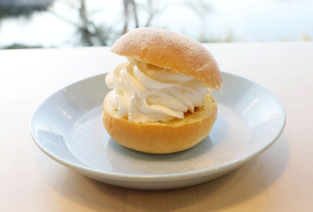 「ムーミン谷の食堂」のデザート、セムラ400円/ムーミンバレーパーク（埼玉県/飯能市）