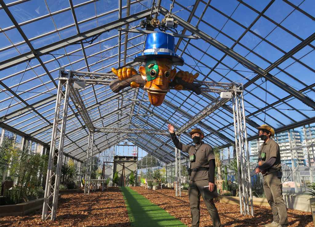 巨大な操り人形「オズの門番」/京成バラ園のいちご狩り施設（千葉県八千代市）