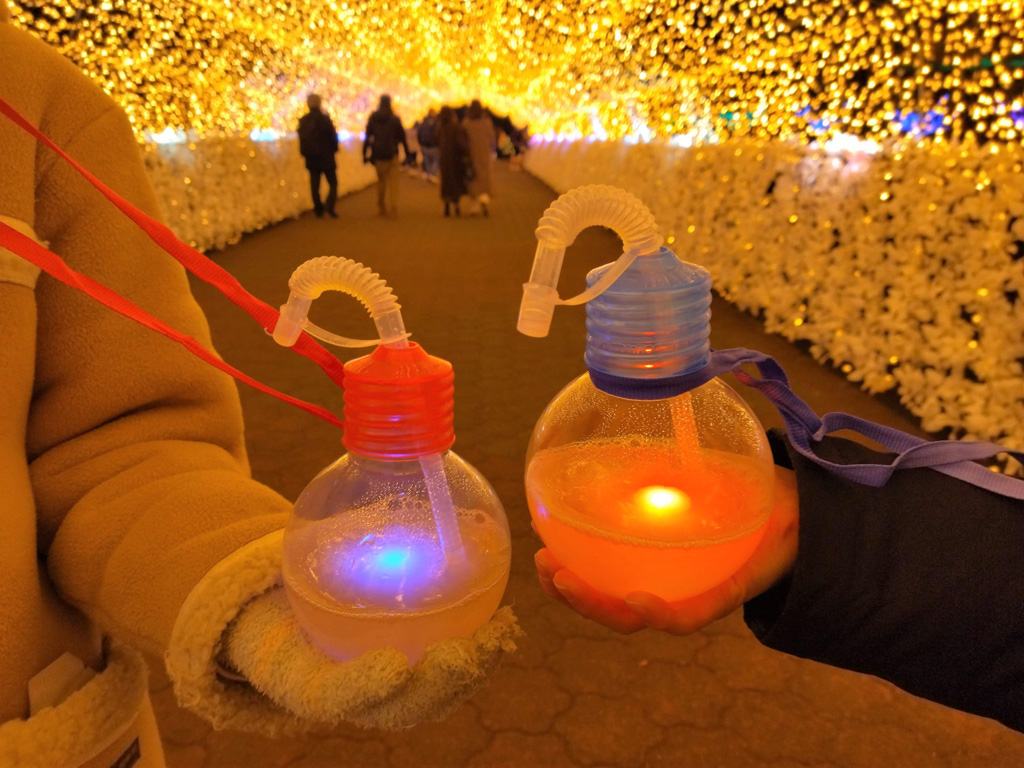 7色に光るリンゴ味の電球型の光るドリンク/東京メガイルミ(東京都/品川区)