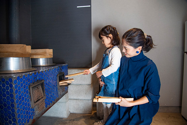 「かまど体験」の様子（千葉県/大多喜町）