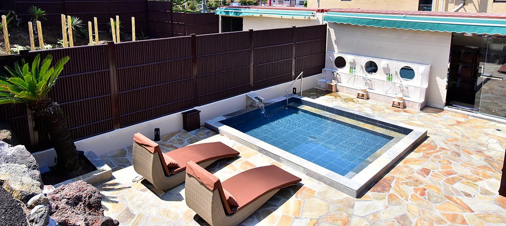 宿泊者専用の温泉露天風呂/伊豆シャボテンヴィレッジグランピング（静岡県／伊東市）