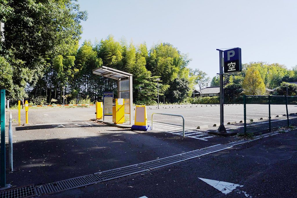 国立天文台敷地内の駐車場/三鷹市星と森と絵本の家（東京都/三鷹市）