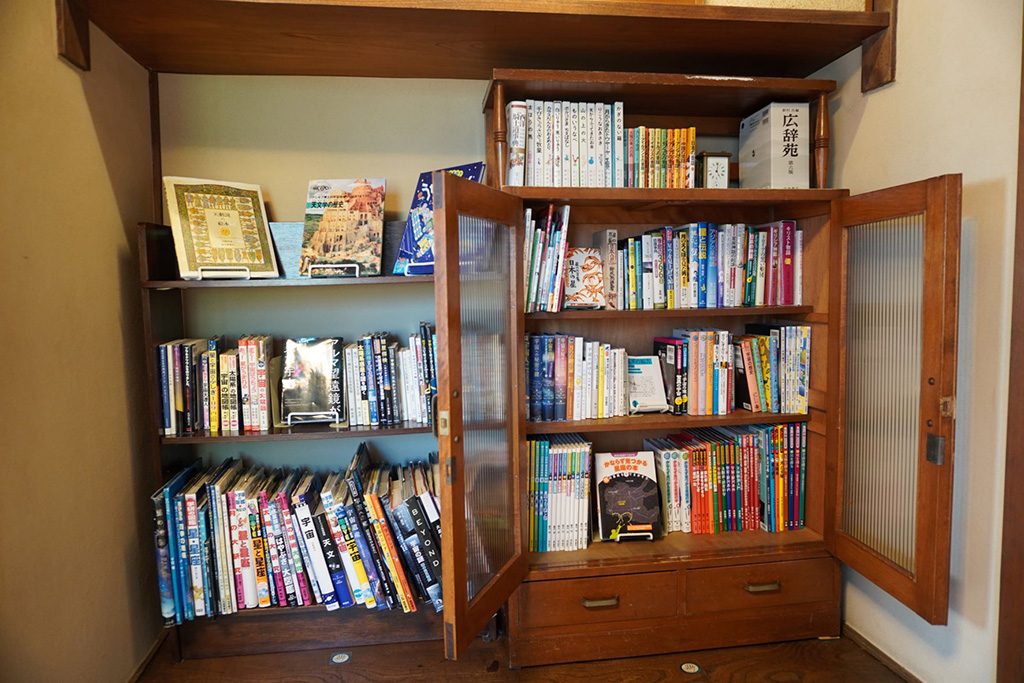 自由にさわれる戸棚/三鷹市星と森と絵本の家（東京都/三鷹市）