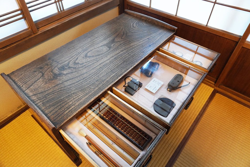 展示されている調度品/三鷹市星と森と絵本の家（東京都/三鷹市）