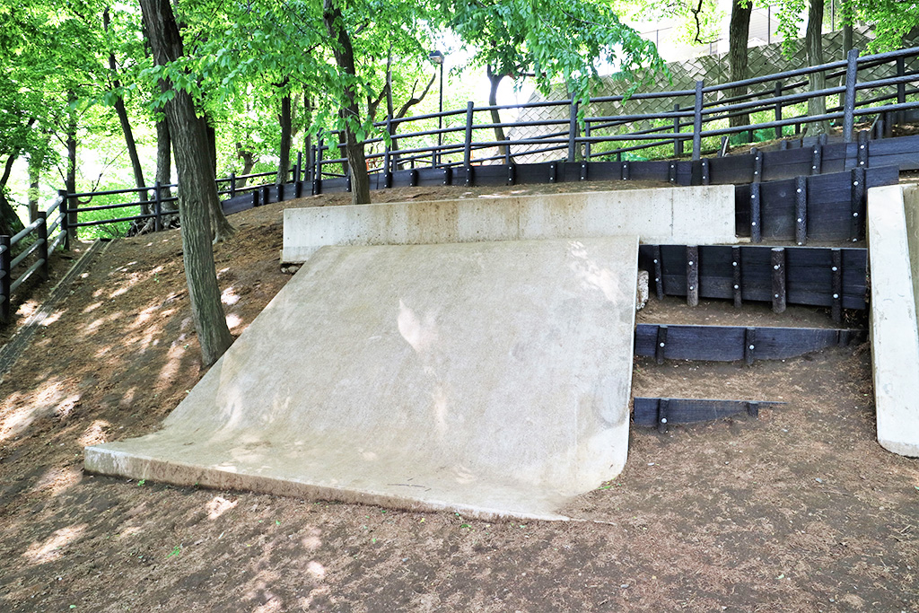 「滑り台」/西台公園(東京都/練馬区)