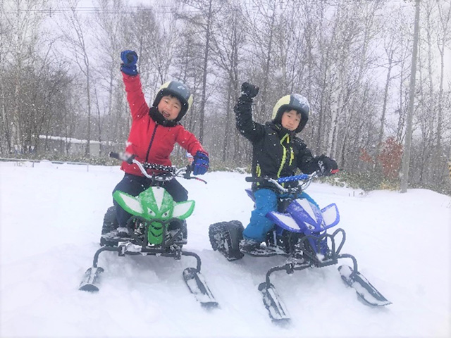 キッズスノーモービル