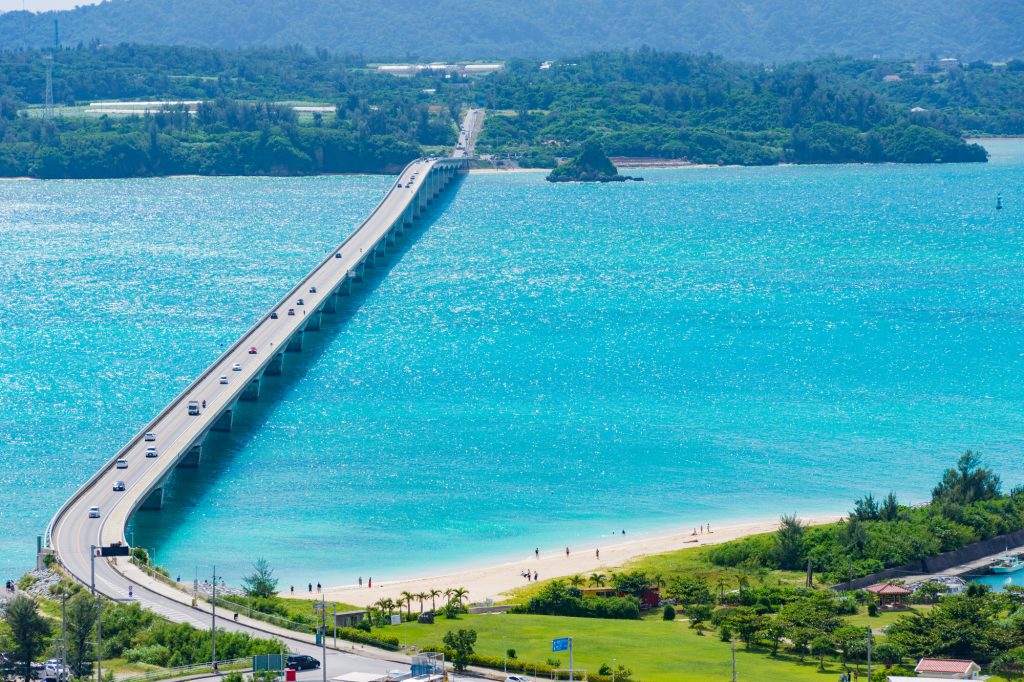 沖縄ファミリー旅行はシャトルバスでラクラク！美ら海リゾート＆人気スポット周遊トリップ