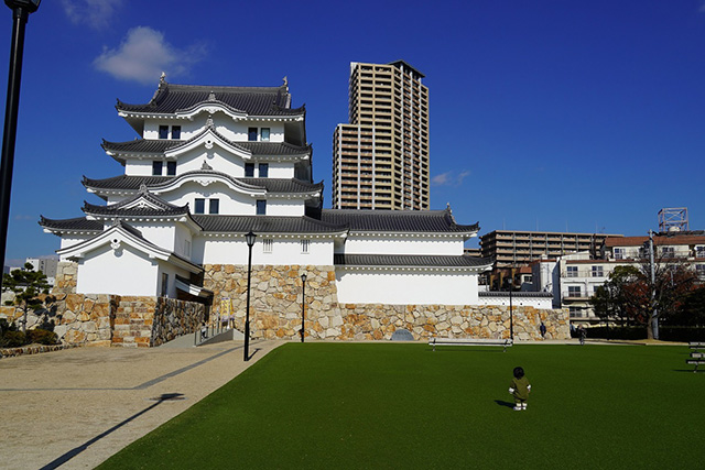人工芝の広場/尼崎城（兵庫県/尼崎市）