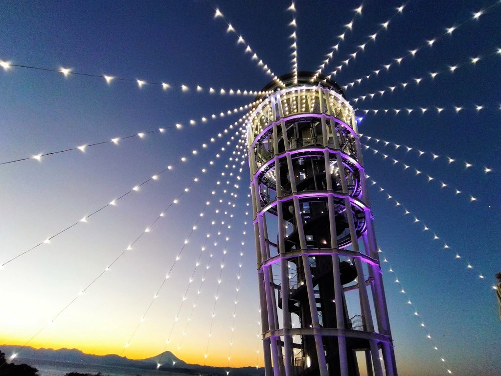 江の島が幻想イルミネーションに包まれる“湘南の宝石”（2021-2022冬）