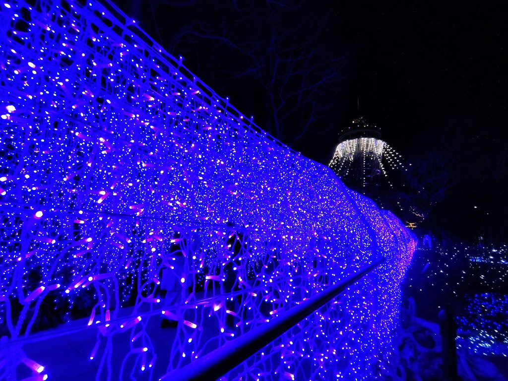スワロフスキーのクリスタルを使ったシャンデリア／江の島シーキャンドル（神奈川県／藤沢市）