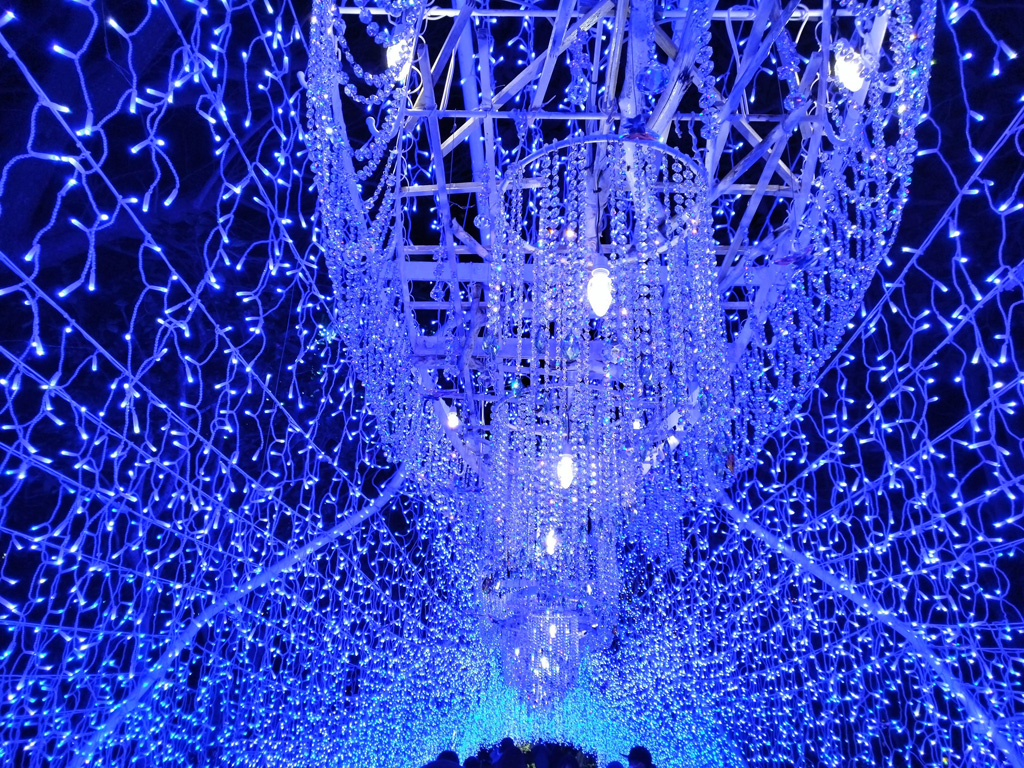 スワロフスキーのクリスタルを使ったシャンデリア／江の島シーキャンドル（神奈川県／藤沢市）