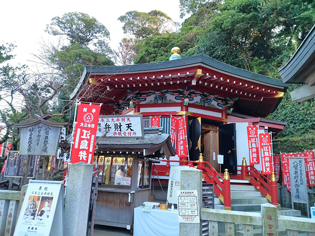 八角のお堂「奉安殿」（神奈川県/藤沢市）