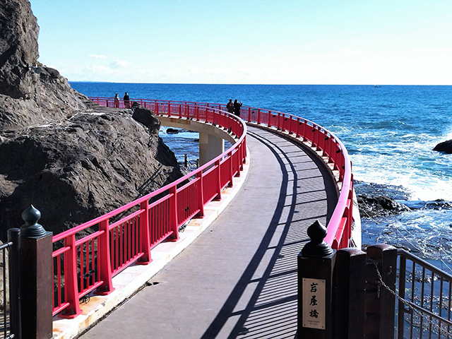 「江の島岩屋」へと続く岩屋橋（神奈川県/藤沢市）