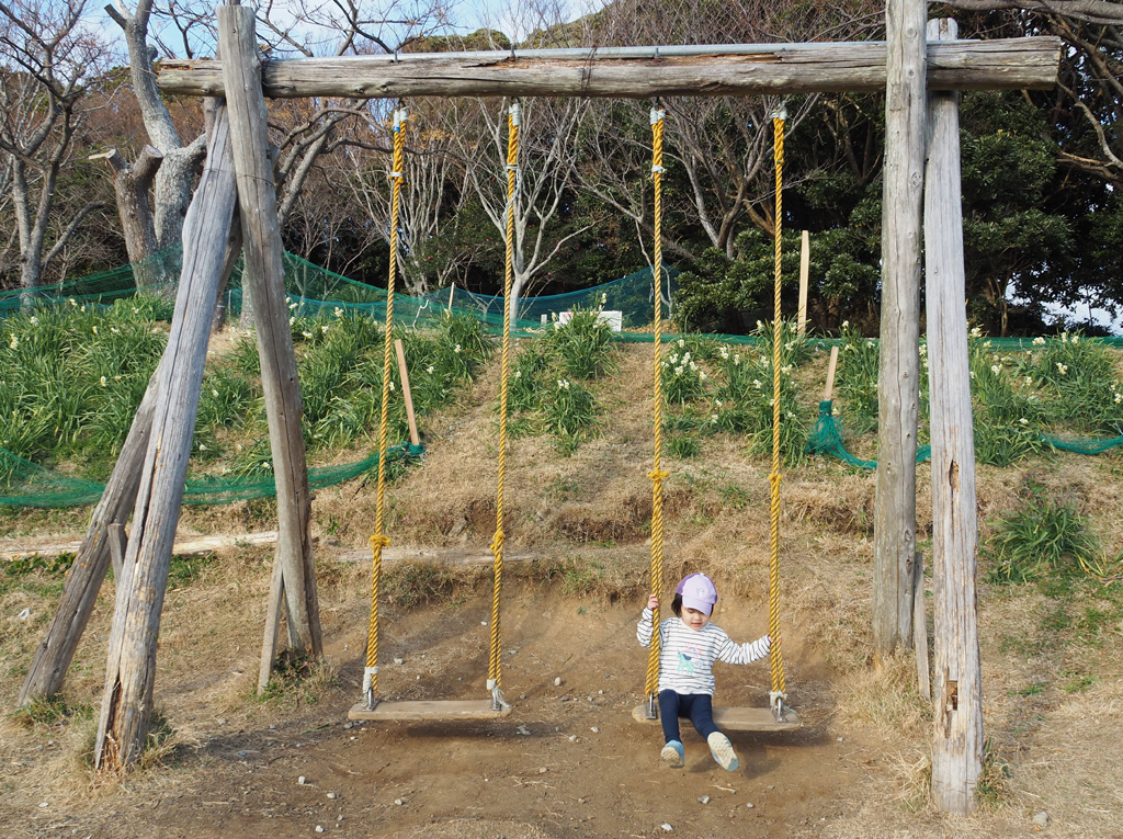 海が見える展望台のお手製ブランコ/千倉オレンジセンター（千葉県/南房総市）