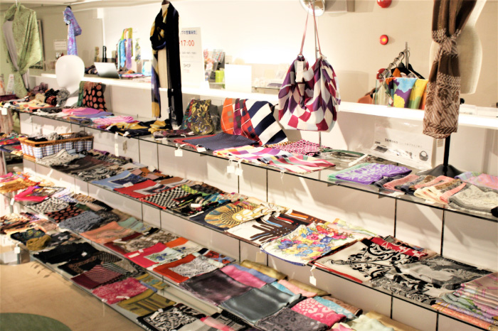 ミュージアムショップの横浜スカーフ/シルク博物館（神奈川県/横浜市）