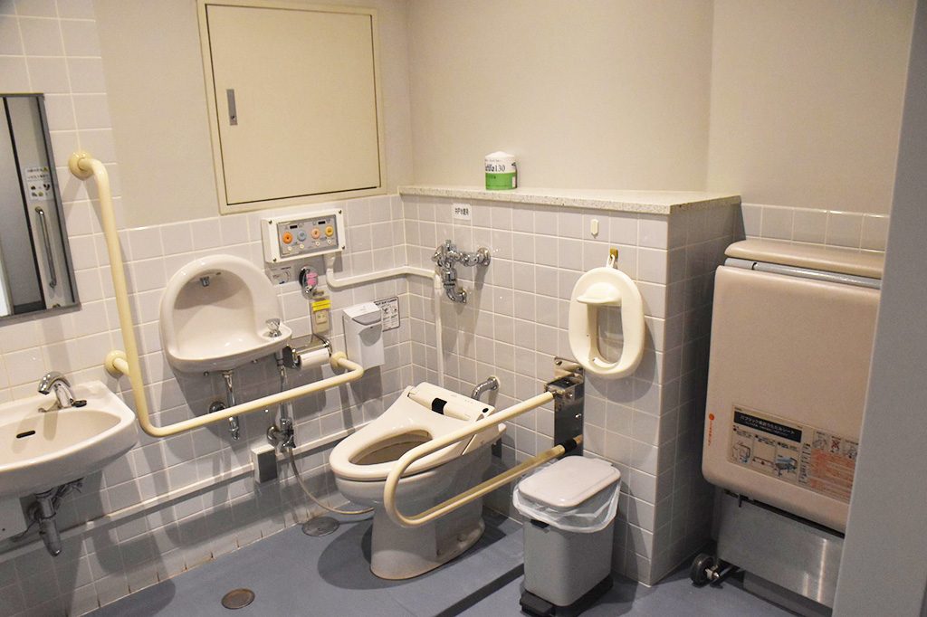 ユニバーサルデザイントイレ/多摩動物公園 昆虫園(東京都/日野市)