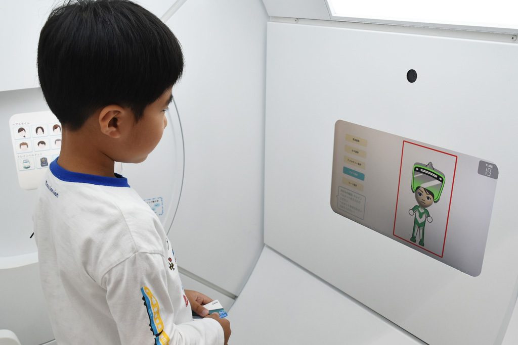 「創造型ミュージアム」で自分のアバターを作る様子/鉄道博物館（埼玉県/さいたま市）