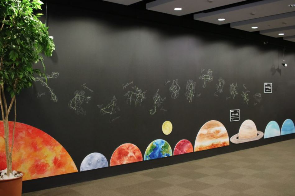 壁面を大胆に使ったチョークアート/コスモプラネタリウム渋谷（東京都/渋谷区）