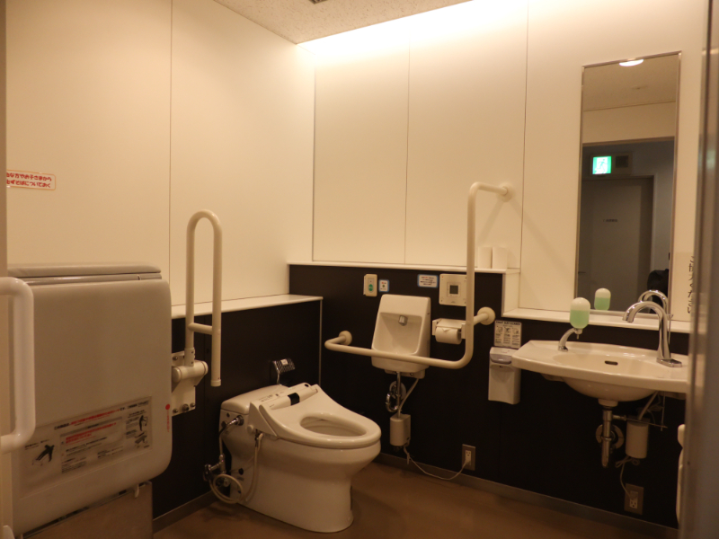 「だれでもトイレ」内/コスモプラネタリウム渋谷（東京都/渋谷区）