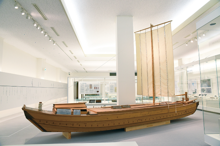 白を基調とした館内/葛飾区郷土と天文の博物館(東京都)