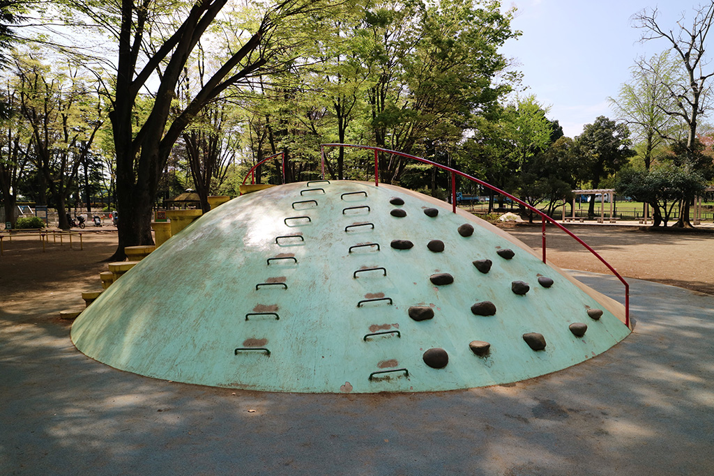 滑り台裏/城北中央公園（東京都/練馬区）