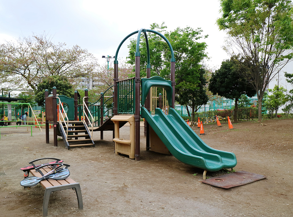 複合遊具近/南長崎スポーツ公園（東京都/豊島区）