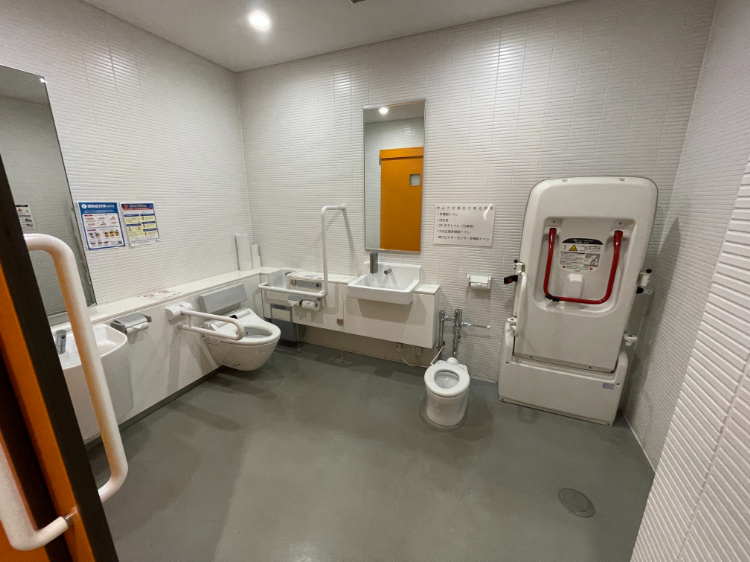 多機能トイレ/かわさき宙と緑の科学館(神奈川県/川崎市)