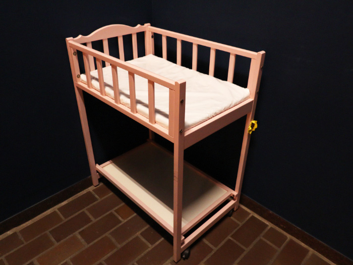 おむつ替え用のベビーベッド/平塚市博物館（神奈川県）