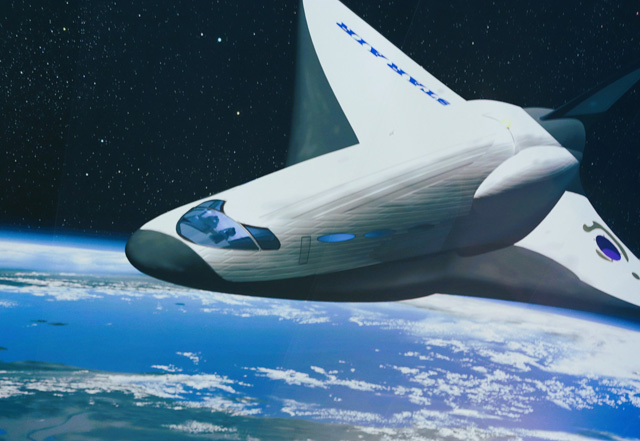 地球や人工衛星、惑星などの天井画／和歌山市立こども科学館