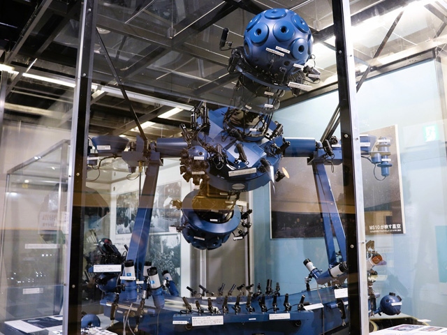 ロボットみたいなプラネタリウム投影機（2018年まで使用）／和歌山市立こども科学館