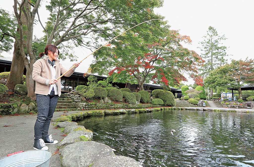 ますつり公園で釣りをする様子（福島県）