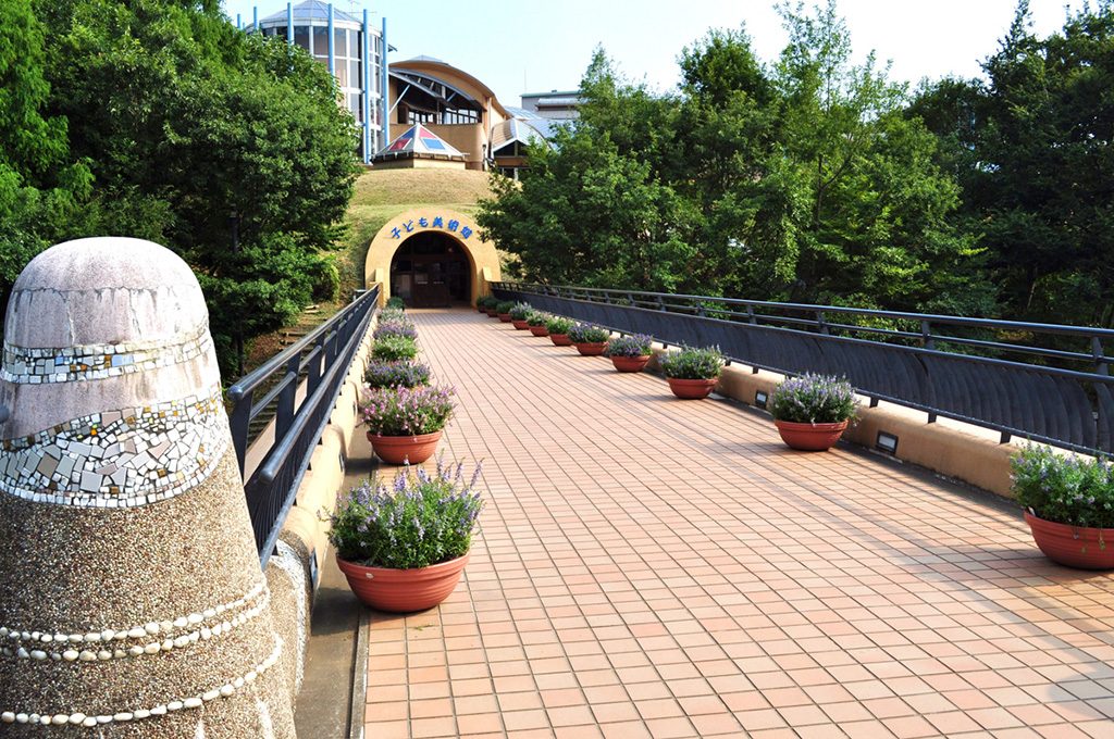 パフォーマンスゾーンへ続く橋/ふなばしアンデルセン公園 子ども美術館(千葉県/船橋市)