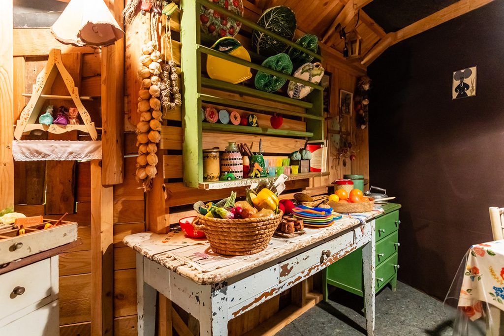 「親指姫」の舞台セットの内部/ふなばしアンデルセン公園 子ども美術館(千葉県/船橋市)