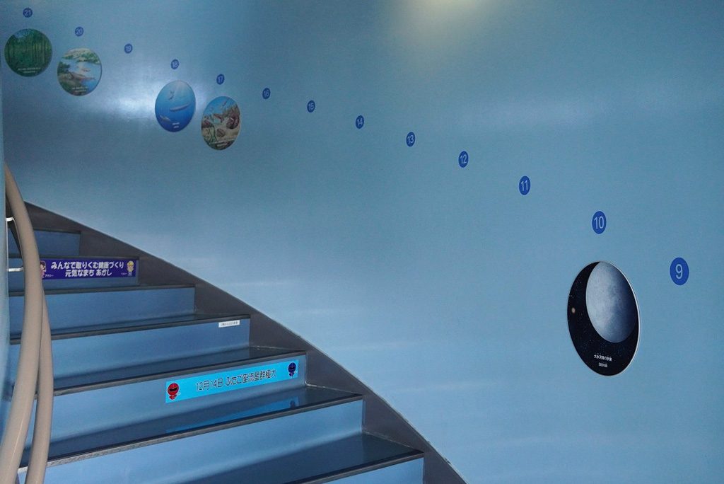 青い階段/明石市立天文科学館(兵庫県)