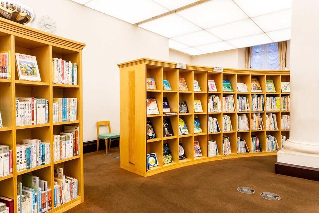「子どものへや」円形書架/国立国会図書館 国際子ども図書館(東京都/台東区)
