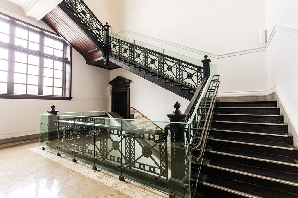 吹き抜けの大階段/国立国会図書館 国際子ども図書館(東京都/台東区)