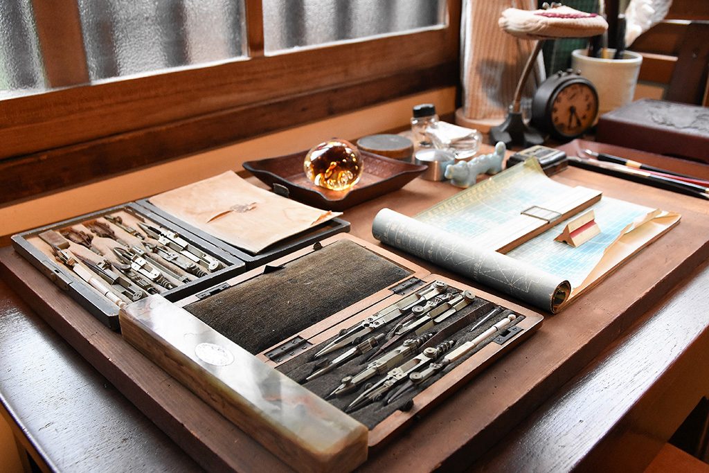 机上の道具類/昭和のくらし博物館（東京都/大田区）