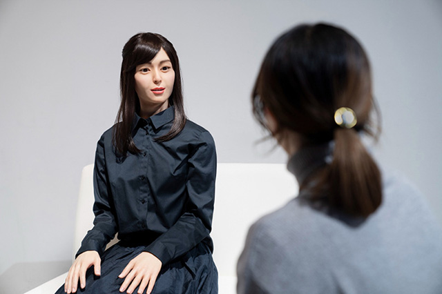アンドロイド「オトナロイド」/日本科学未来館（東京都/江東区）
