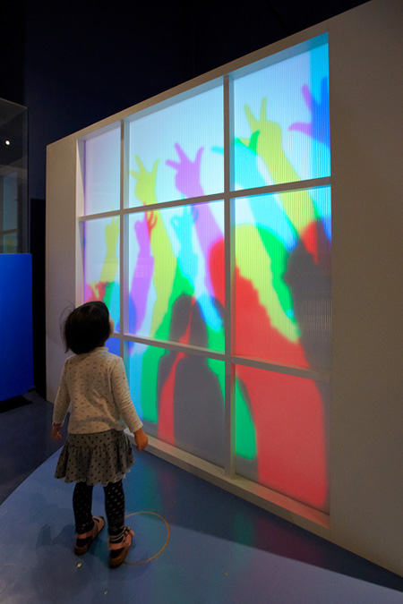 チャレンジの部屋にある「レインボーシャドー」/多摩六都科学館（東京都/西東京市）