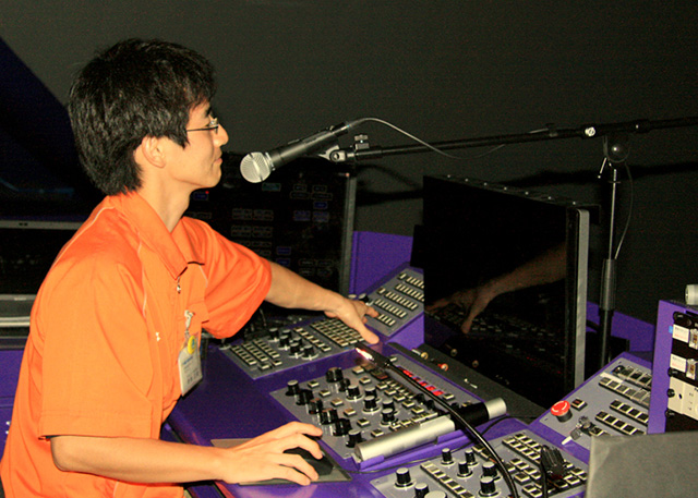 プラネタリウムの生解説/多摩六都科学館（東京都/西東京市）